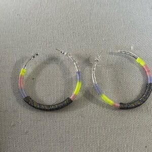 KENDRA SCOTT MASIE SILVER HOOP EARRINGS IN LILAC MIX PARACORD NWT